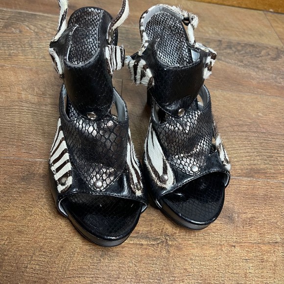 BKE Woman’s Snakeskin / Zebra Printed Classic Chic Heels Size 8 1/2 - Picture 3 of 7